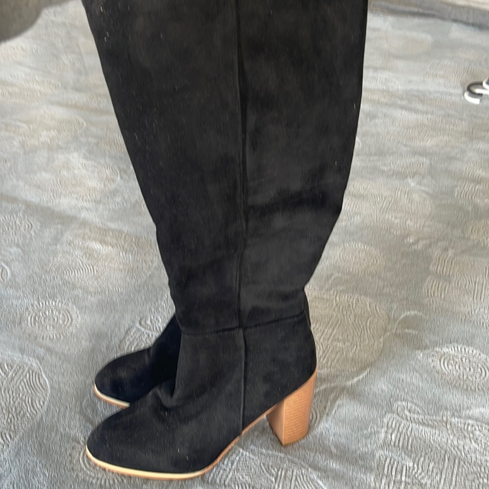 Black Chunk heel boots